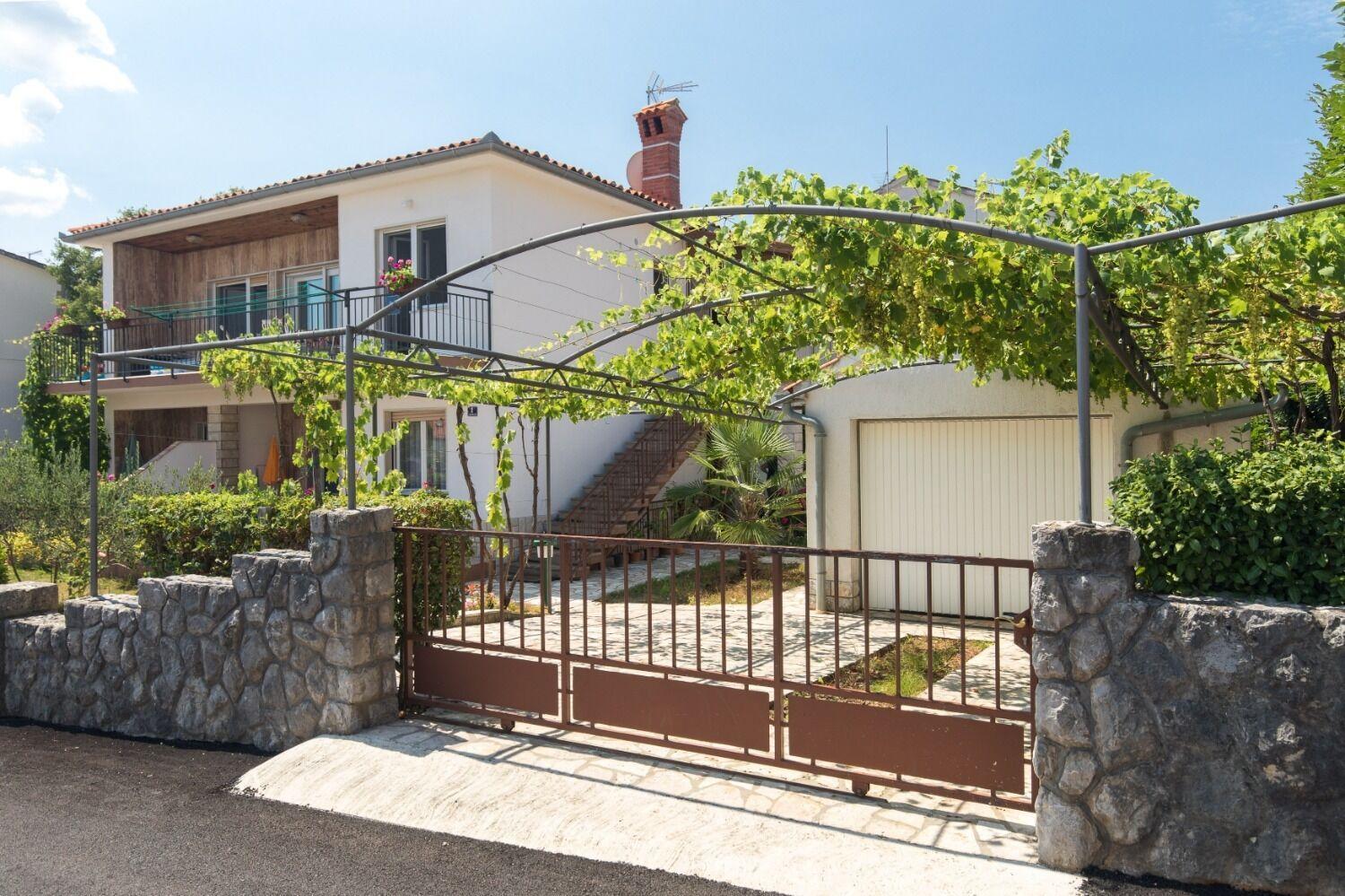 Apartments Kate - 100 M From Beach Malinska Exterior photo