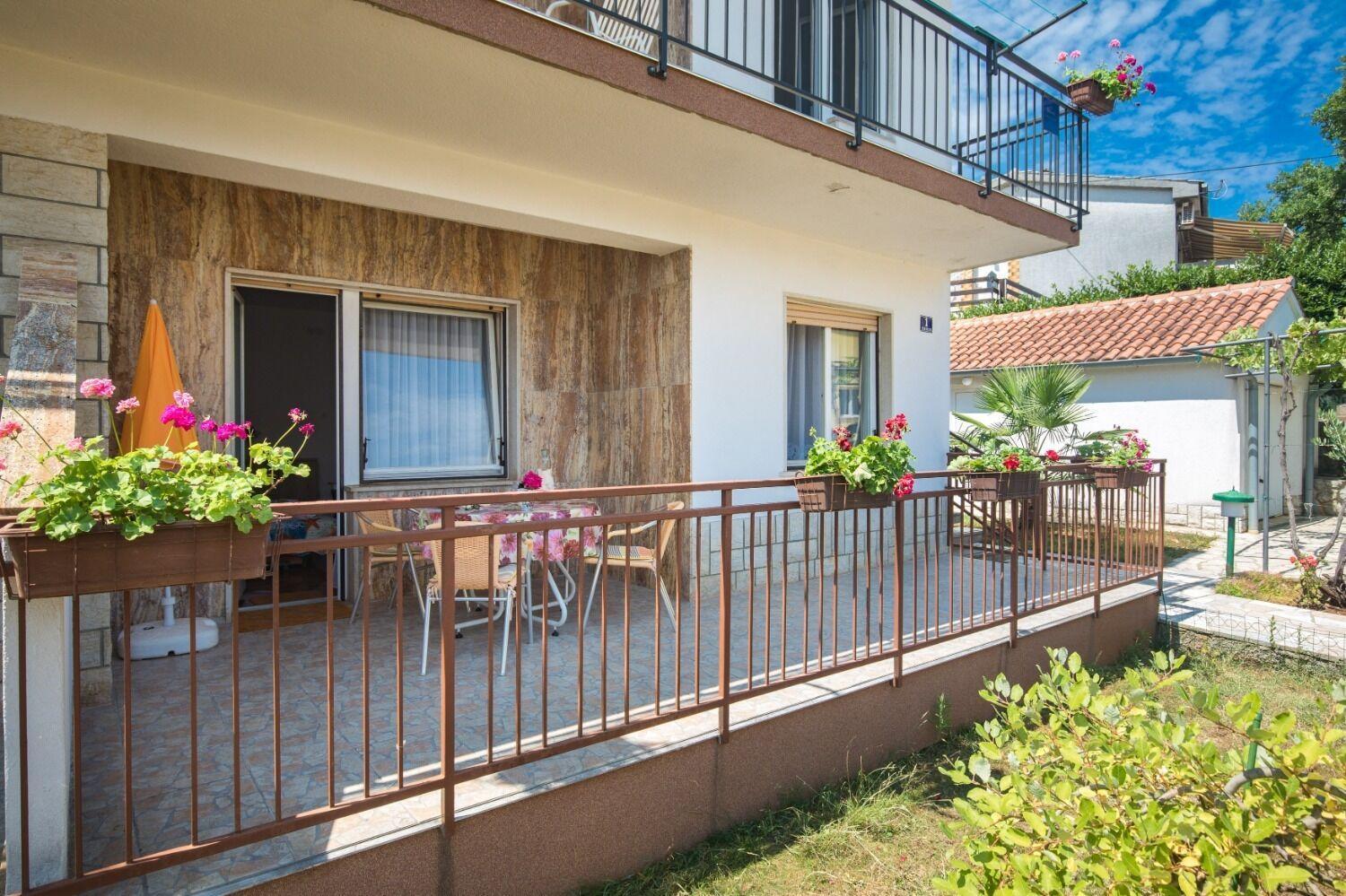 Apartments Kate - 100 M From Beach Malinska Exterior photo