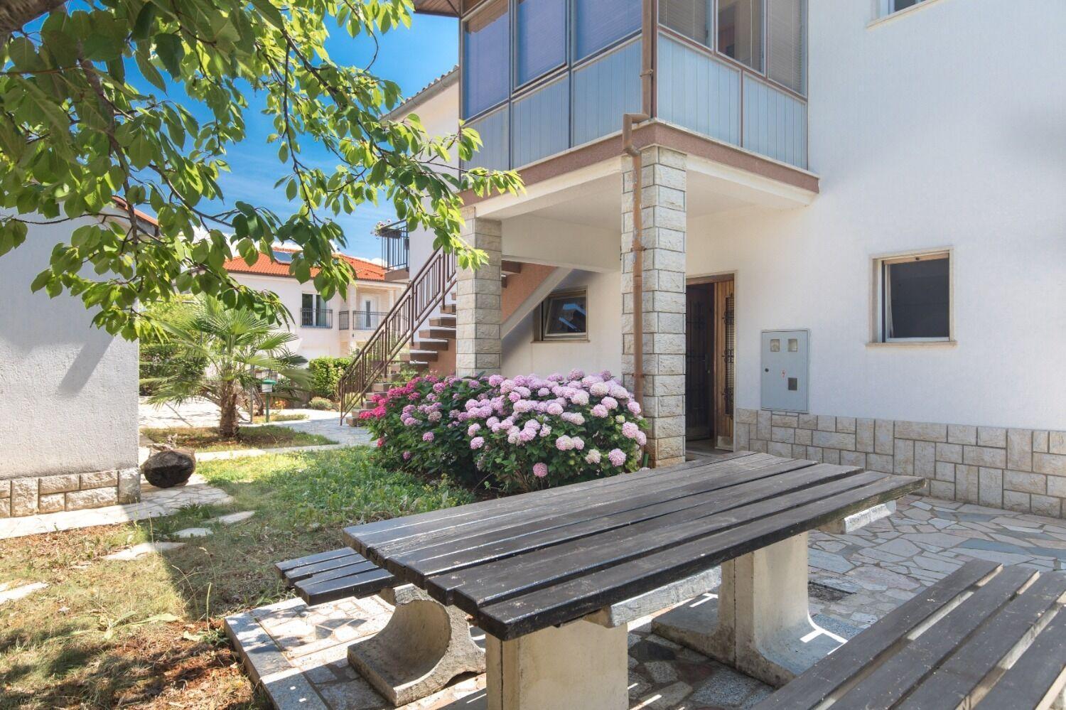 Apartments Kate - 100 M From Beach Malinska Exterior photo
