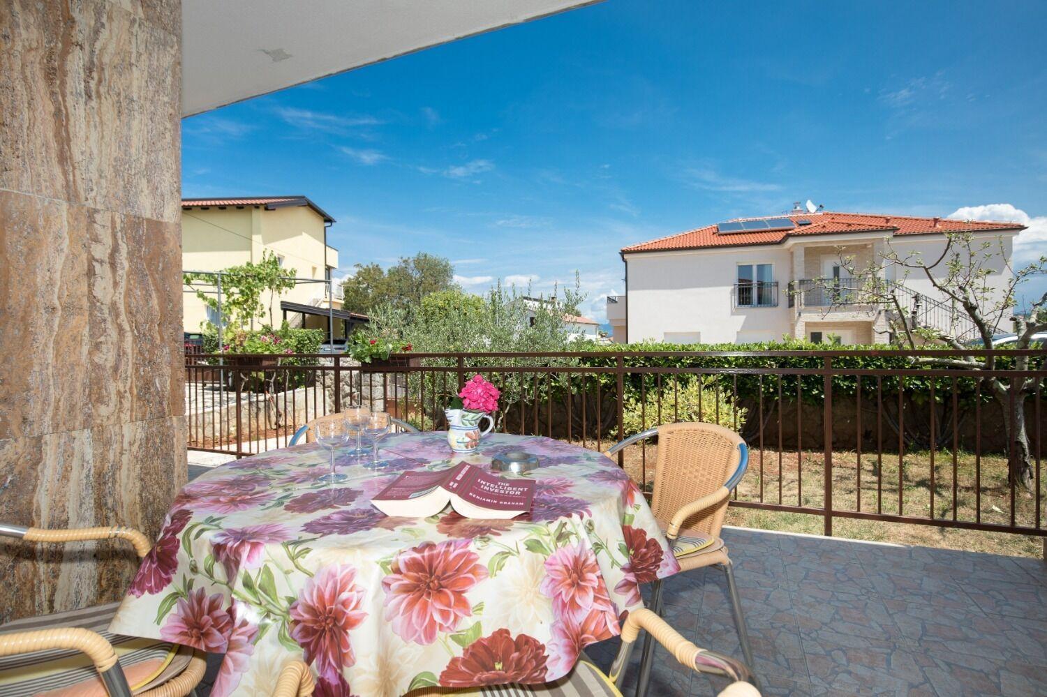 Apartments Kate - 100 M From Beach Malinska Exterior photo